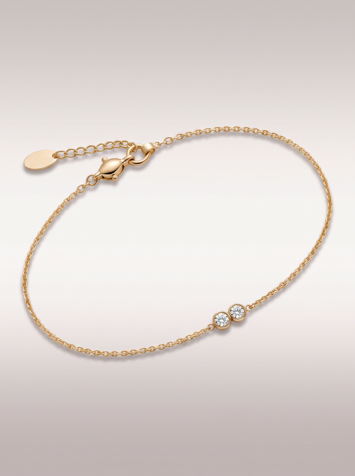 Bracelet Solitaire — deux diamants sertis clos sur chaîne forçat, or — packshot