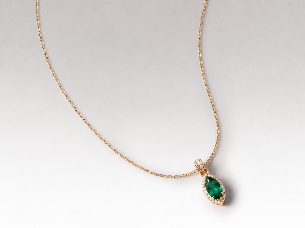 Collier Ocelle émeraude marquise - vue drapée