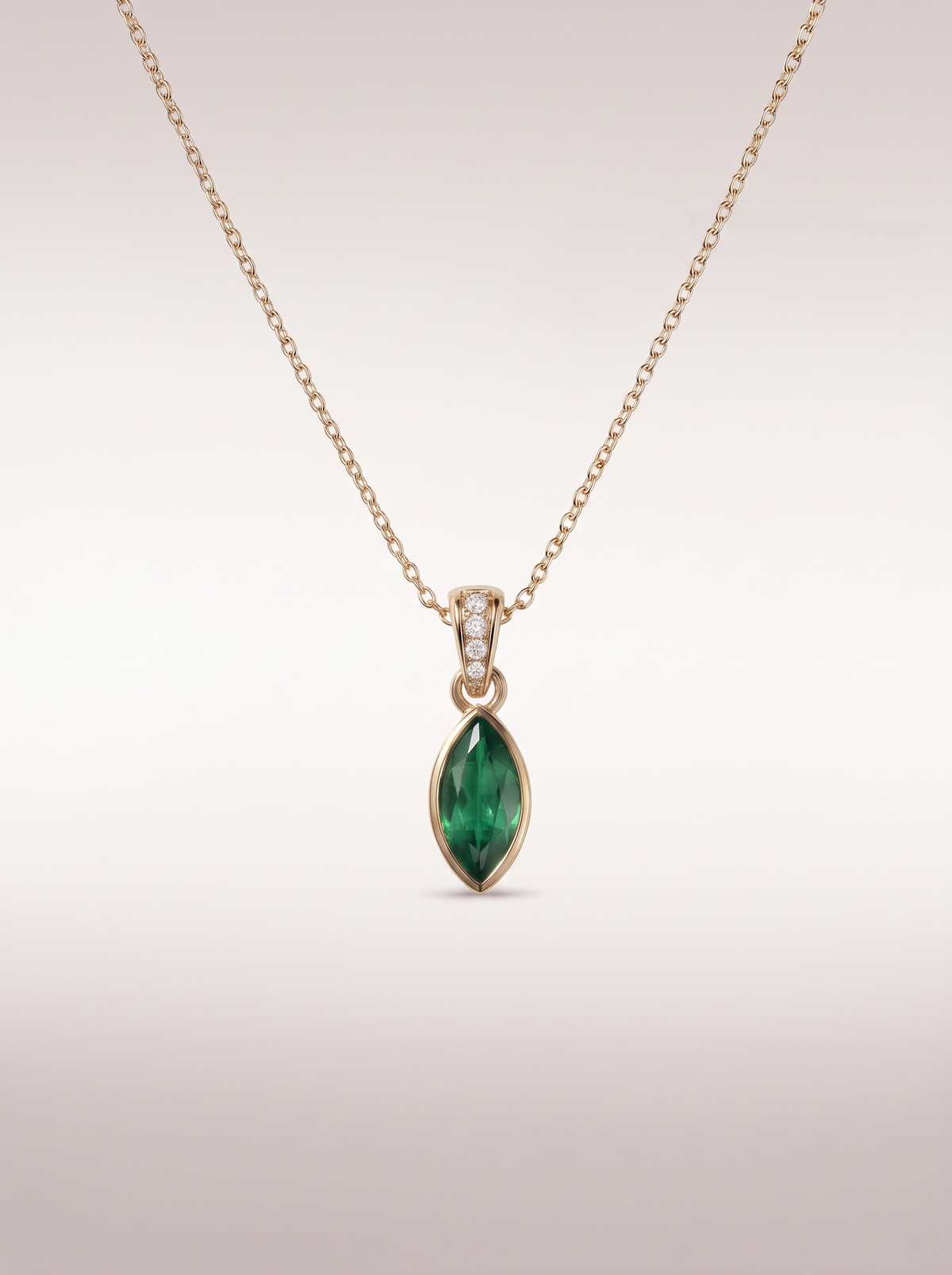 Collier Marquise Émeraude — vue de face