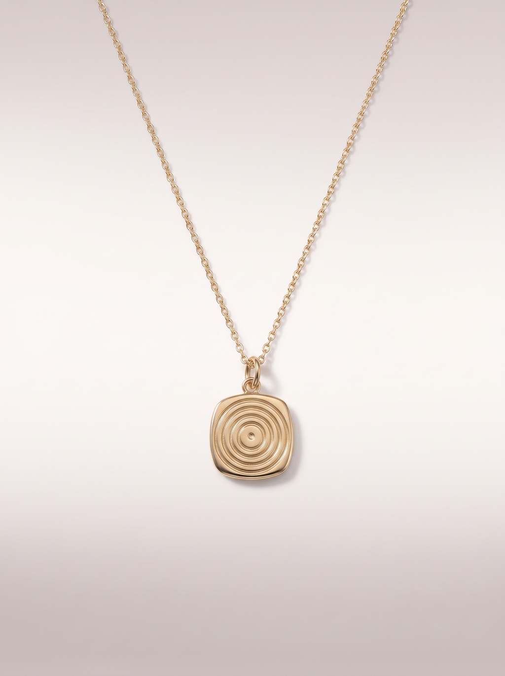 Collier Médaillon Carré — vue de face