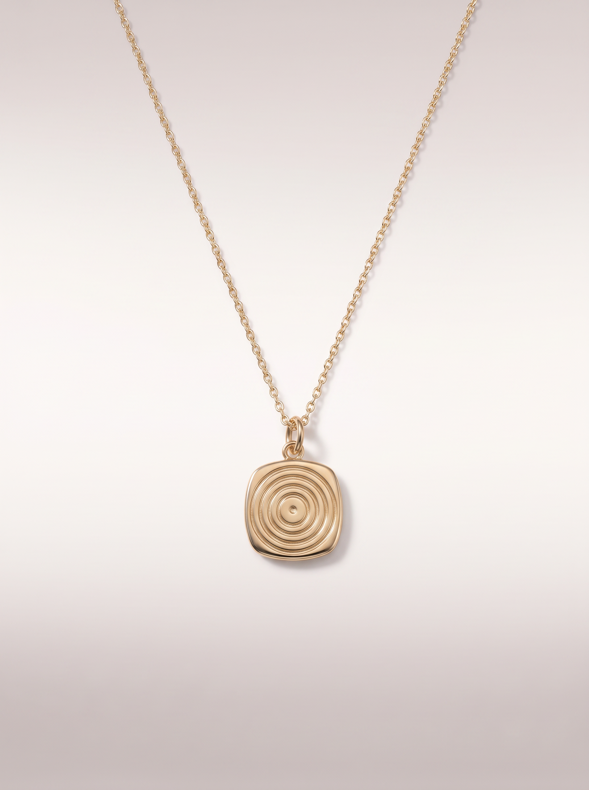 Collier Médaillon Carré — vue de face