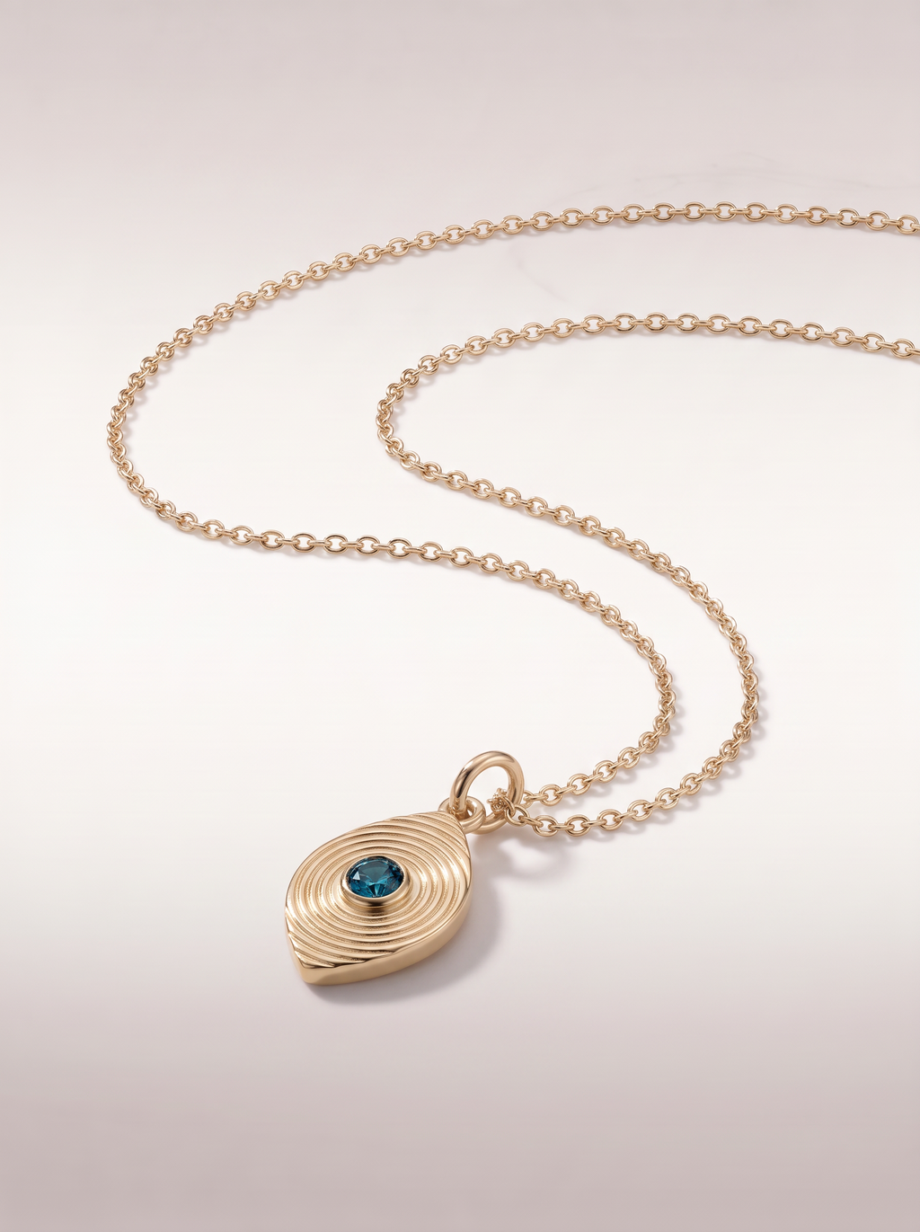Collier Œil Bleu — vue trois-quarts