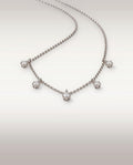 Collier Rosée — cinq diamants de laboratoire serti griffes, or blanc — vue trois-quarts