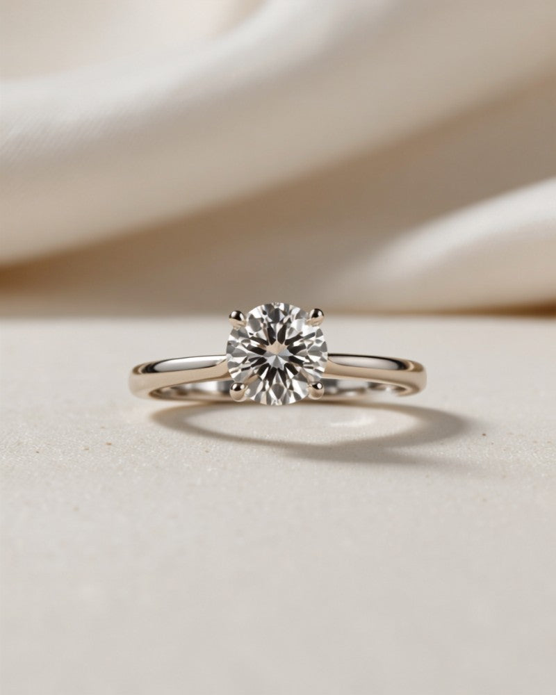 Solitaire Rond Quatre Griffes — Carron et Olivier
