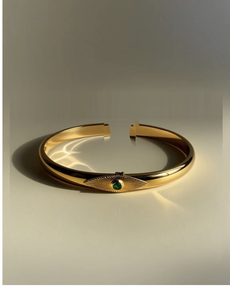 Jonc Ocelle en or massif, émeraude cabochon — Carron Olivier