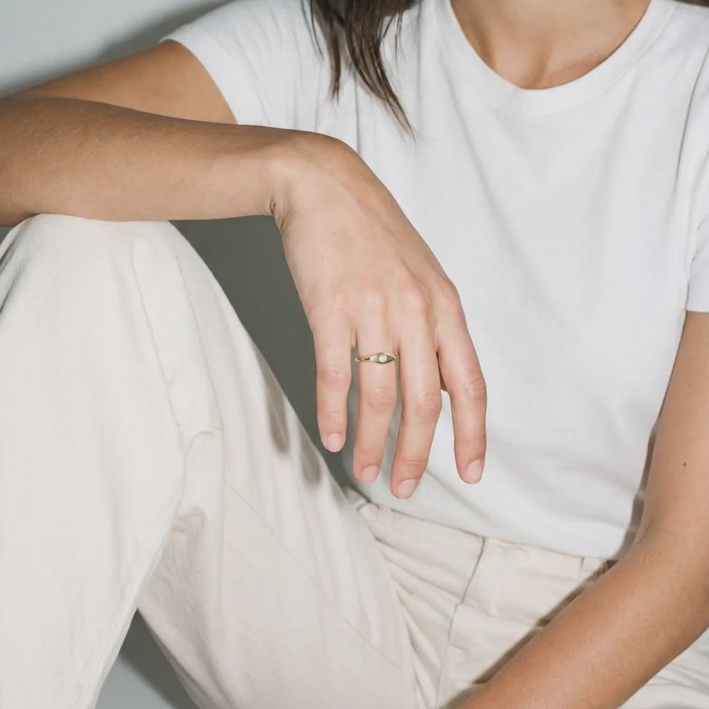 Bague Navette portée — vidéo