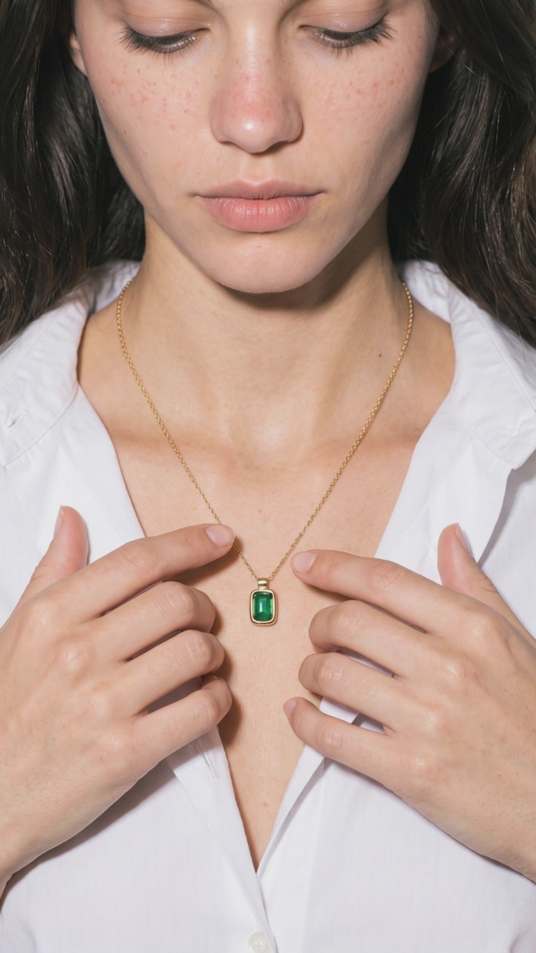 Collier Cabochon Vert porté — vidéo