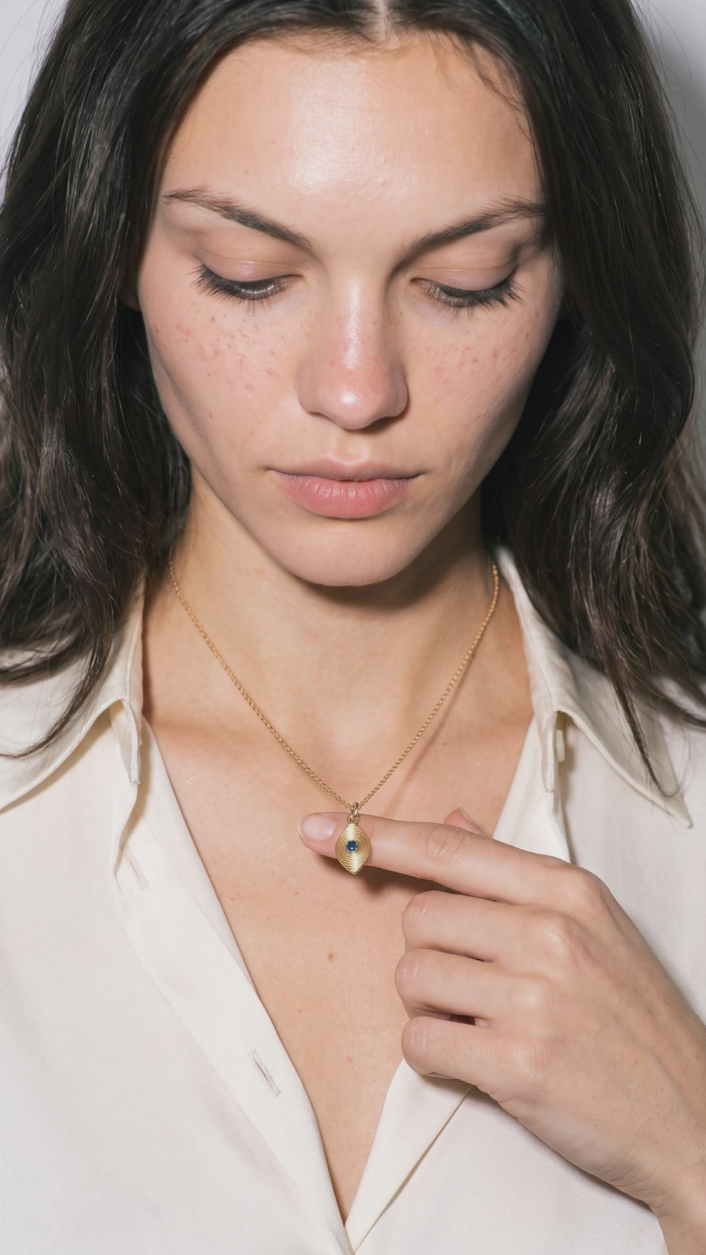 Collier Œil Bleu porté — vidéo