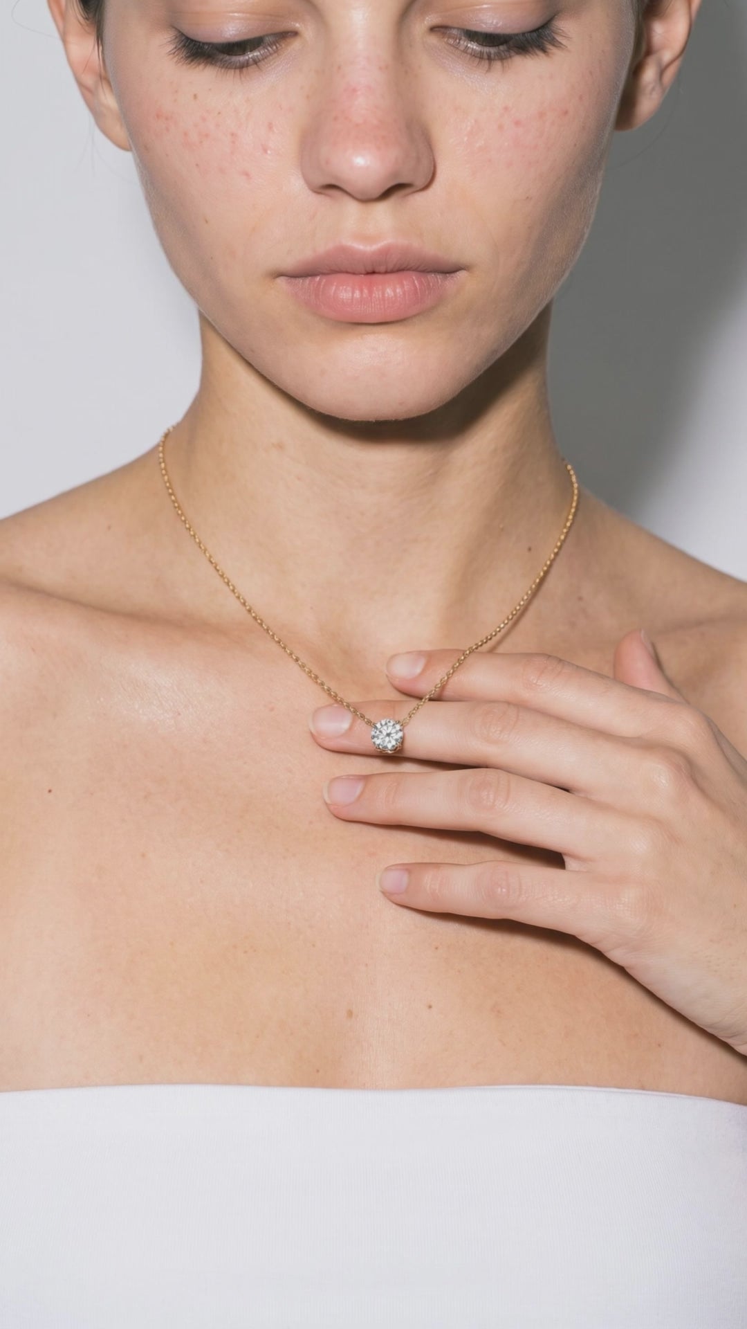 Collier Solitaire porté — vidéo